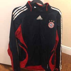 Adidas long sleeve shirt in excellent condition